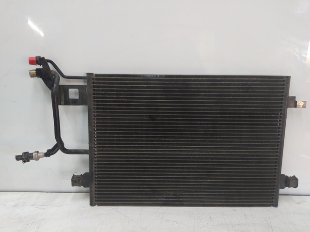Condensador de ar condicionado / radiador para Volkswagen Golf IV (1J1) (1997-2004) 1.9 TDI ASZ 8D0260401E