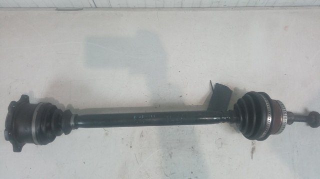 Semieixo (acionador) dianteiro direito 8D0407272BB VAG