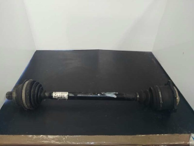 Semieixo (acionador) dianteiro direito 8D0407272BB VAG