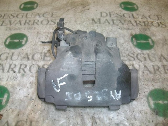 Suporte do freio dianteiro esquerdo 8D0615123A VAG