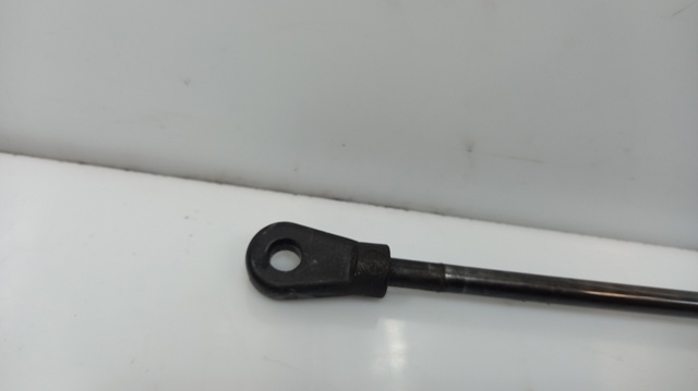 8D0823359 Амортизатор капота купить Ирпень