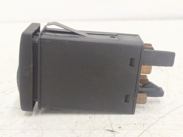 VAG 8D0941509C Кнопка включения аварийного сигнала в наличии Ровно