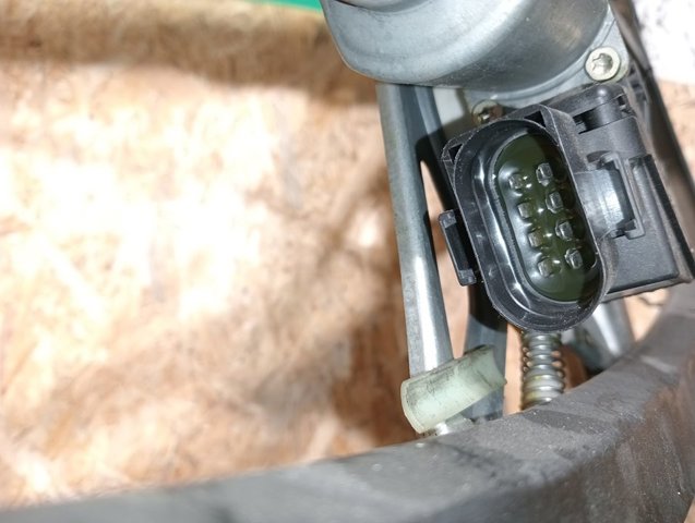 VAG 8D0959801D Мотор стеклоподъемника двери передней левой в наличии Черновцы