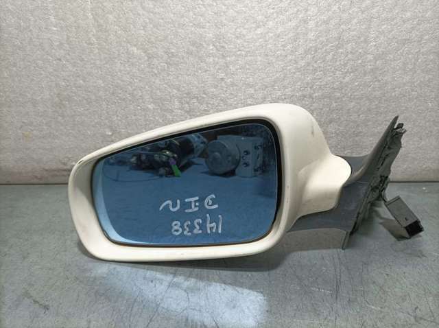 Consola de fixação de espelho de retrovisão esquerdo 8D1858531C VAG/Audi