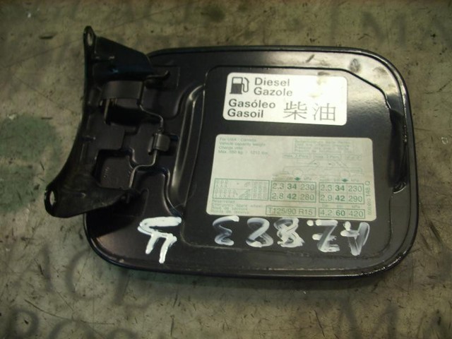 8D5809905B Лючок бензобака (топливного бака) купить Николаев