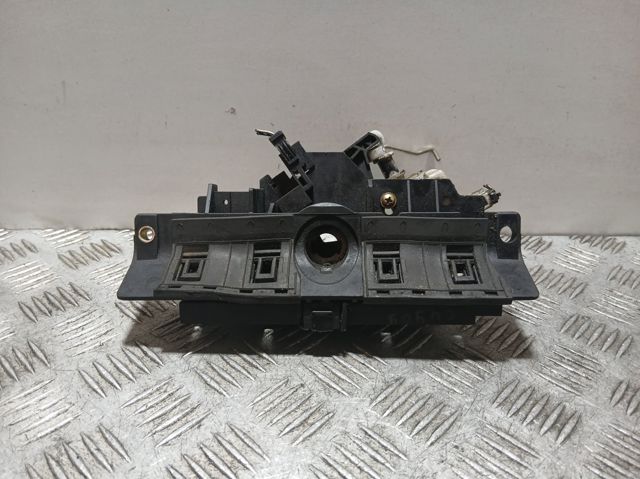 8D9827565 Замок багажника купить Ужгород