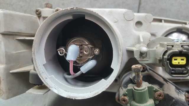 MAZDA 8DGK51040B Левая фара в наличии Черкассы