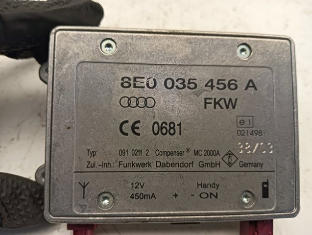 VAG 8E0035456A Усилитель сигнала антенны в наличии Киев