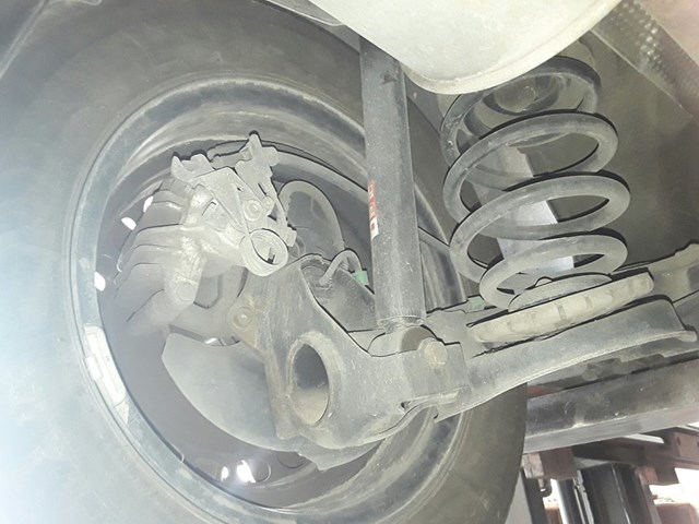 Pino moente (extremidade do eixo) traseiro esquerdo 8E0505435N VAG/Audi