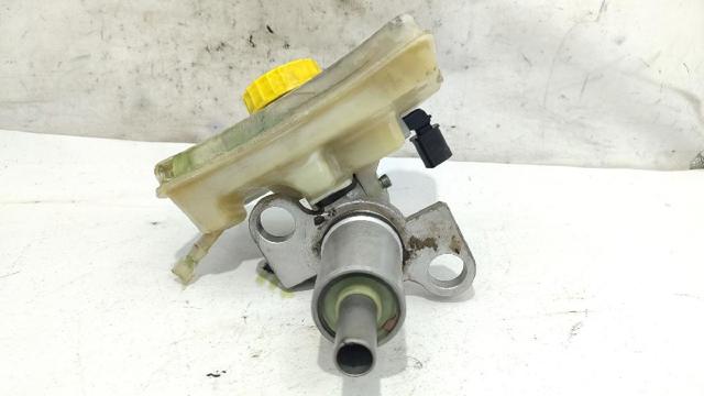 Cilindro mestre do freio 8E0611021 VAG