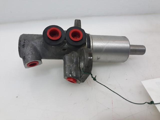 Cilindro mestre do freio 8E0611021 VAG