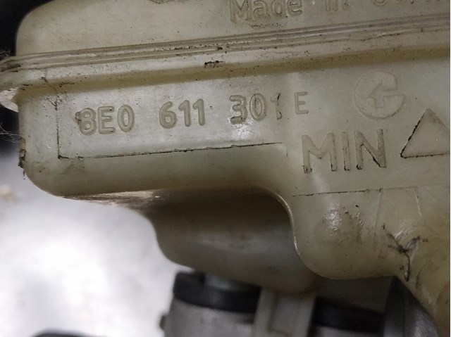 Cilindro mestre do freio para Audi A6 Avant 2.5 TDI AKE 8E0611301E