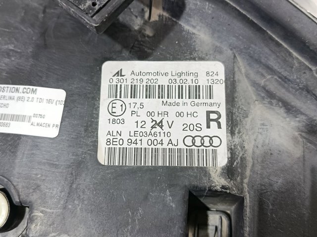 Luz direita 8E0941004AJ VAG