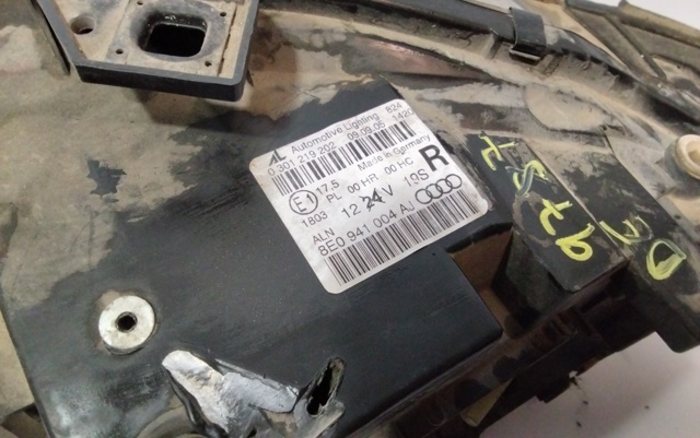 Luz direita 8E0941004AJ VAG