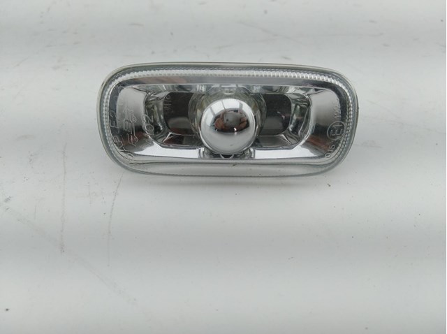 Luz lateral direita para Audi A3 1.6 BGU 8E0949127