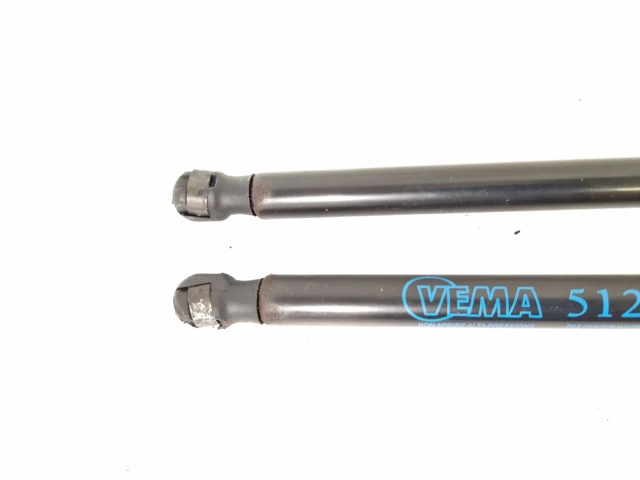 8E9827552F Амортизатор багажника купить Украина