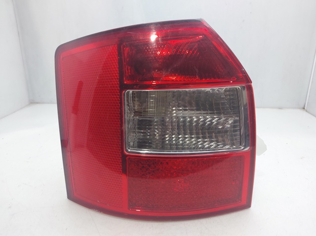 Luz traseira esquerda para Audi A4 Avant 2.0 TDI BRD 8E9945095