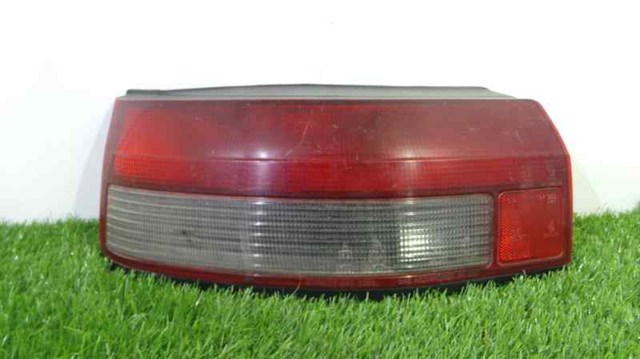 Lanterna traseira direita 8FBF51150 Mazda