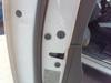 Fecho da porta dianteira esquerda 8J1837015F VAG