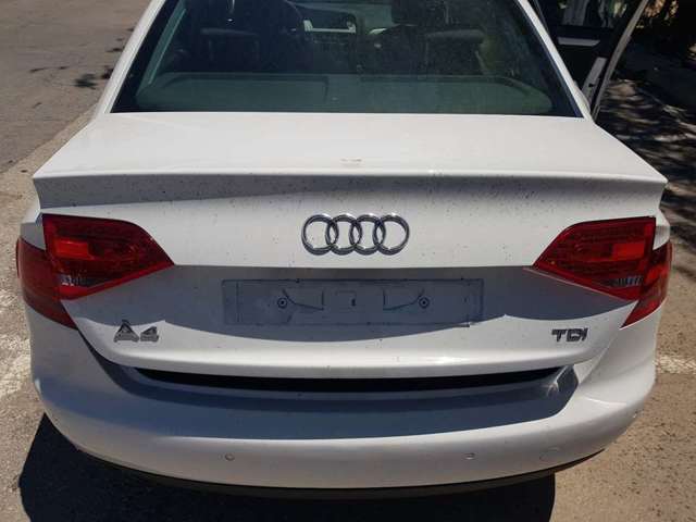 Tampa de porta-malas 8K5827023AE VAG/Audi