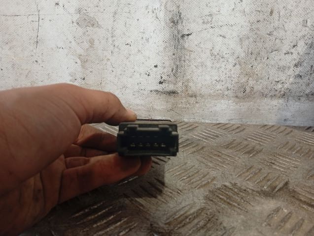 8L0941509H Кнопка включения аварийного сигнала купить Днепр