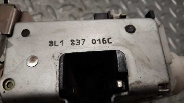 VAG 8L1837016C Замок передней правой двери в наличии Украина