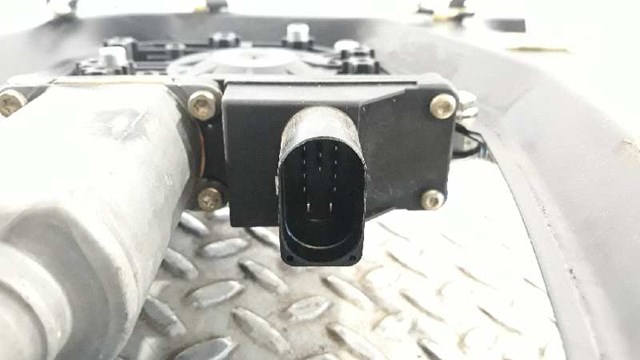 8L4959801A VAG Мотор стеклоподъемника двери задней левой купить в Днепр