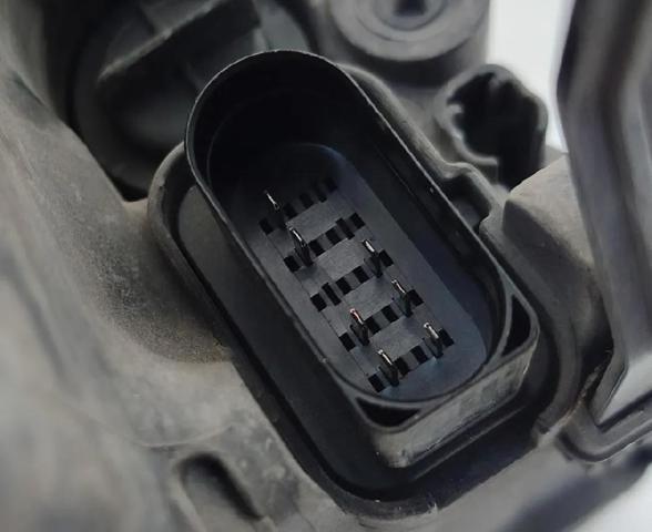 FORD 8M5113W030AE Кронштейн (адаптер) крепления фары передней левой в наличии Ужгород