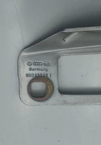 8N0823301 Петля крышки багажника купить Черновцы