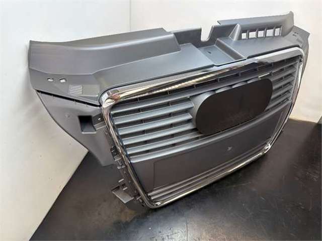 VAG 8P0853651M Решетка радиатора в наличии Чернигов