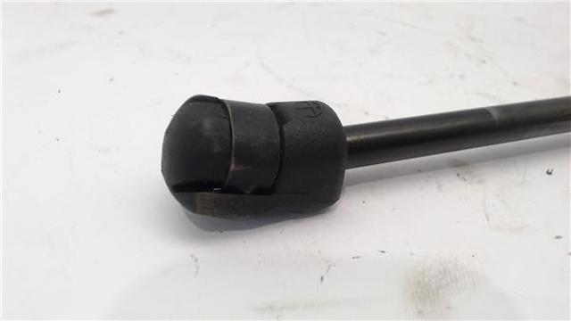 VAG 8P3827552 Амортизатор багажника в наличии Киев