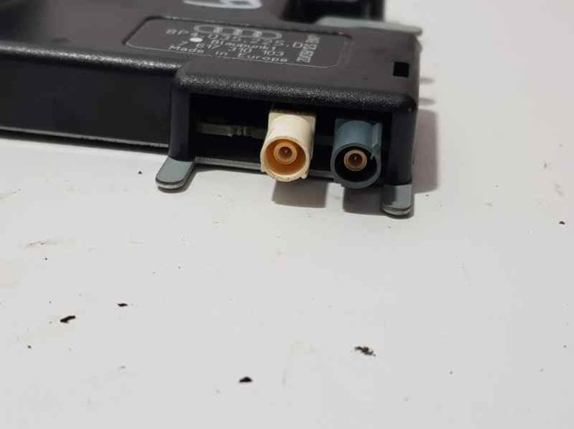 8P4035225D VAG Усилитель сигнала антенны купить в Ужгород