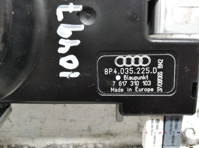 VAG 8P4035225D Усилитель сигнала антенны в наличии Черновцы