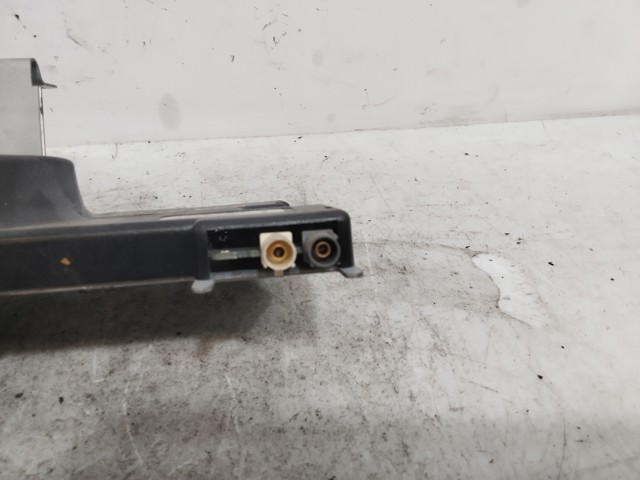 VAG 8P4035225D Усилитель сигнала антенны в наличии Винница