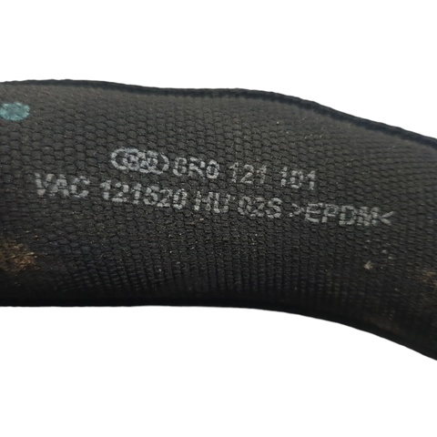 VAG 8R0121101 Шланг (патрубок) радиатора охлаждения верхний в наличии Винница