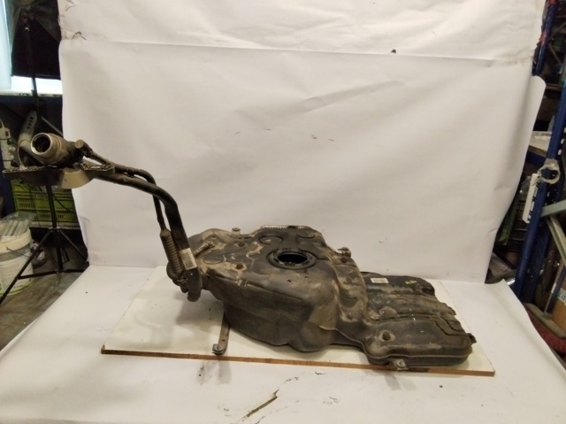 8R0201060AB Бак топливный купить Ужгород