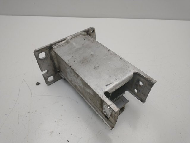 8R0807134 VAG Кронштейн усилителя переднего бампера купить в Ужгород