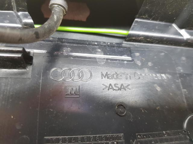 Spoiler de porta-malas (de 3ª/5ª porta traseira) 8R0827933C VAG