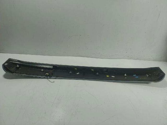 Spoiler de porta-malas (de 3ª/5ª porta traseira) 8R0827933CGRU VAG