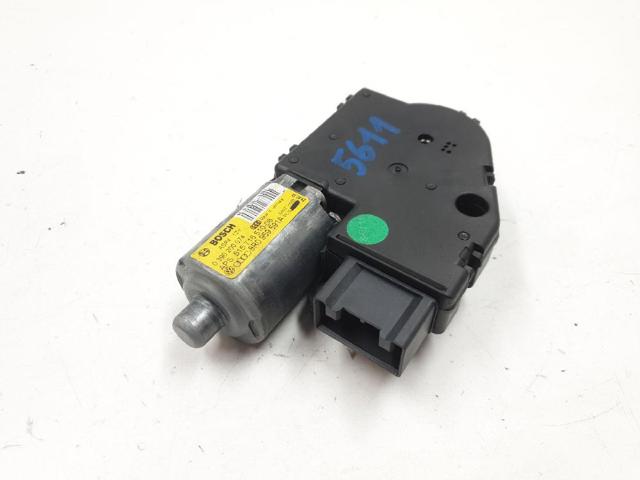 8R0959591A VAG Мотор привода люка купить в Ирпень