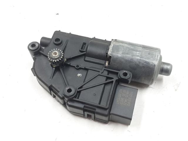 8R0959591A Мотор привода люка купить Украина