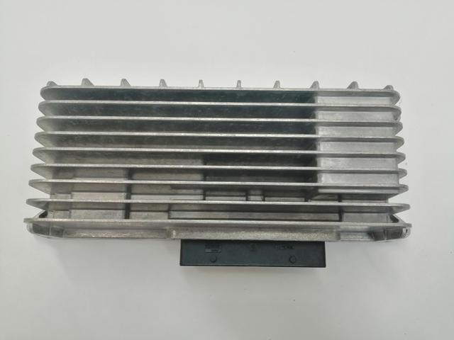 Reforçador do som de sistema de áudio 8T0035223AH VAG/Audi