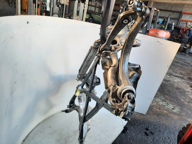 Viga de suspensão dianteira (plataforma veicular) 8T0399315H VAG