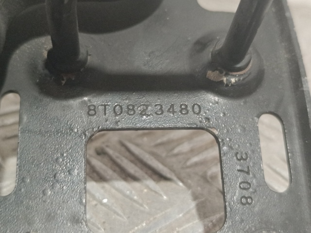 VAG 8T0823480 Стояк-крюк замка капота в наличии Запорожье