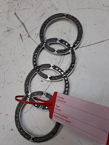 8T0853742B2ZZ VAG Эмблема крышки багажника купить в Одесса