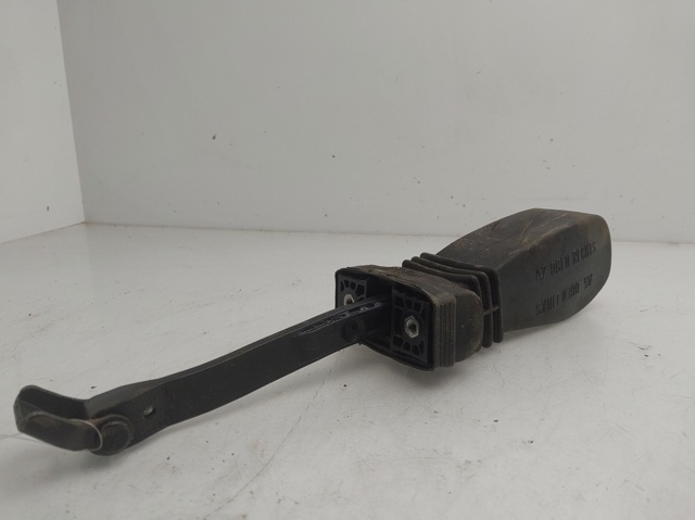 8T8839249C VAG Ограничитель задней двери купить в Каменское