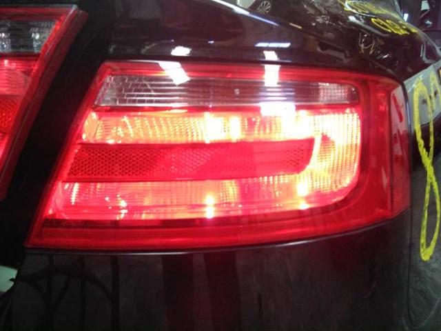 Lanterna traseira direita externa 8T8945096 VAG/Audi