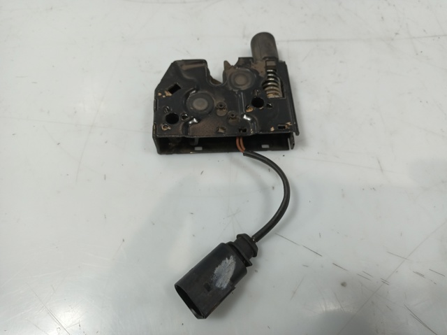 8U0823509 Замок капота купить Ужгород
