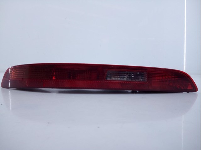 Lanterna do pára-choque traseiro esquerdo 8U0945095 VAG/Audi