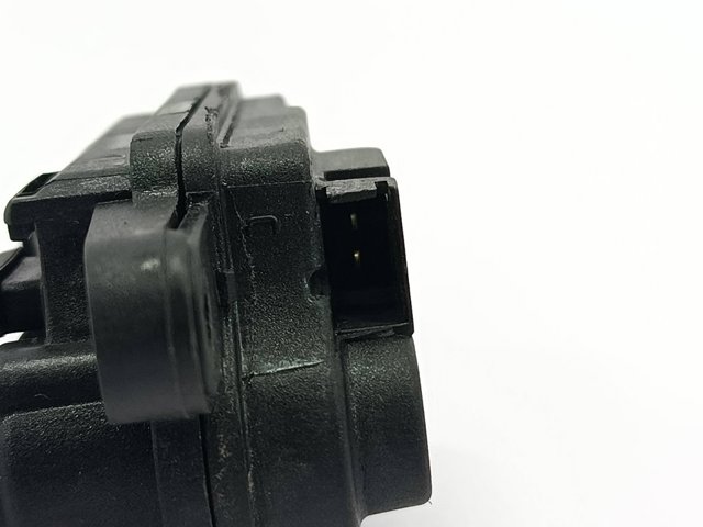 8V0862159 VAG Мотор-привод открытия лючка бака купить в Киев